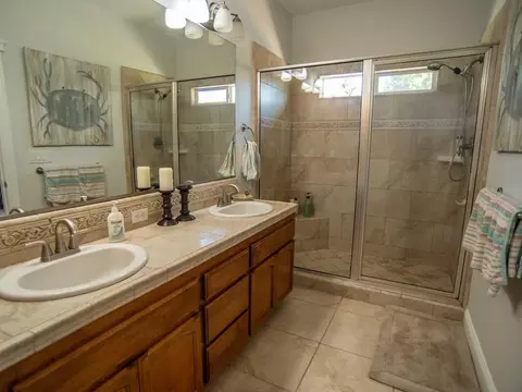 Bath - 6040 Constitution Way, Redding, CA 96003 photo 8 of 9