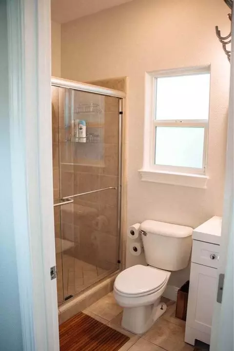 Bath - 6040 Constitution Way, Redding, CA 96003 photo 4 of 9