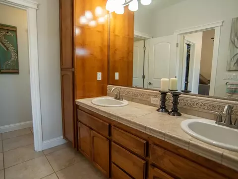 Bath - 6040 Constitution Way, Redding, CA 96003 photo 9 of 9