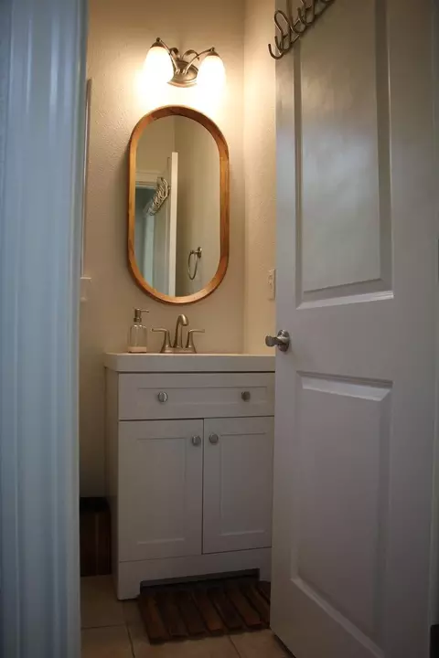 Bath - 6040 Constitution Way, Redding, CA 96003 photo 6 of 9