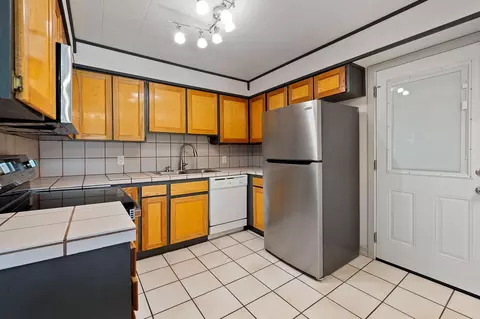 Kitchen - 18526 Martin Way, Redding, CA 96003 photo 2 of 3