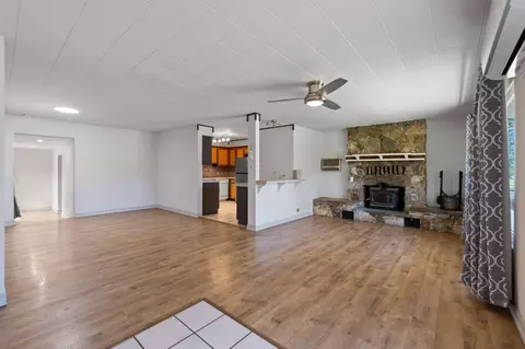 Living - 18526 Martin Way, Redding, CA 96003 photo 3 of 9