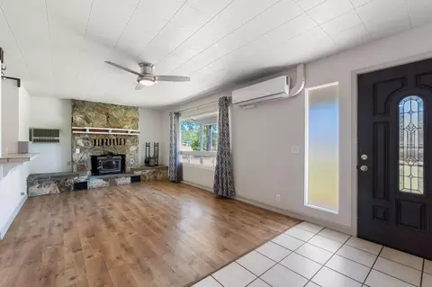 Living - 18526 Martin Way, Redding, CA 96003 photo 5 of 9