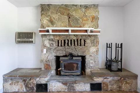 Living - 18526 Martin Way, Redding, CA 96003 photo 6 of 9