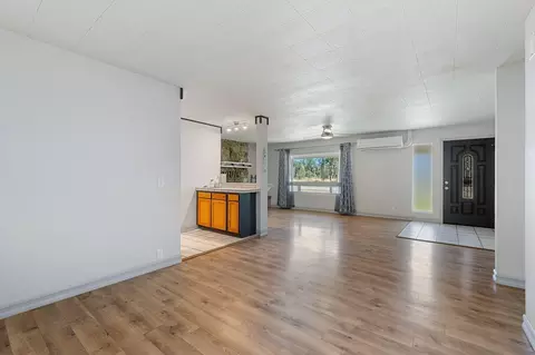 Living - 18526 Martin Way, Redding, CA 96003 photo 7 of 9