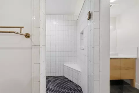 Bath - 22200 Salmon Pl, Red Bluff, CA 96080 photo 3 of 8