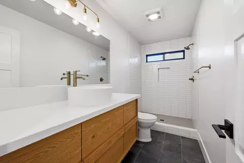 Bath - 22200 Salmon Pl, Red Bluff, CA 96080 photo 5 of 8