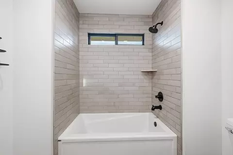Bath - 22200 Salmon Pl, Red Bluff, CA 96080 photo 7 of 8