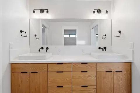 Bath - 22200 Salmon Pl, Red Bluff, CA 96080 photo 6 of 8