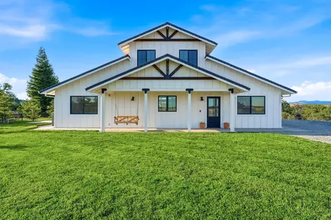 Exterior - 22200 Salmon Pl, Red Bluff, CA 96080 photo 2 of 8