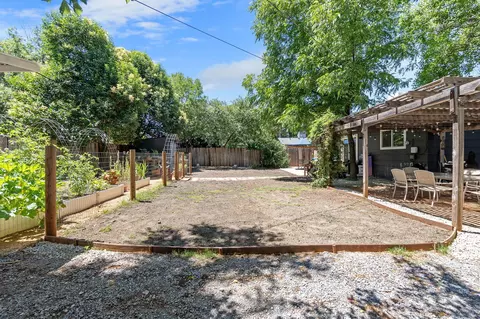 Exterior - 2109 Galaxy Way, Redding, CA 96002 photo 13 of 20