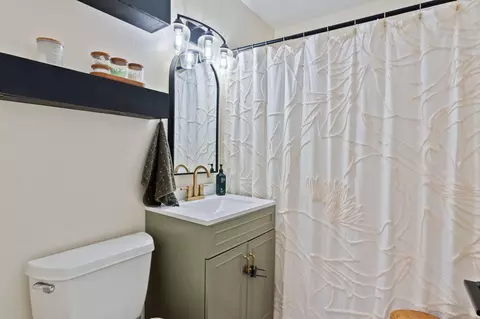 Bath - 2109 Galaxy Way, Redding, CA 96002 photo 1 of 1