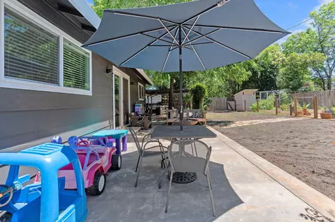 Exterior - 2109 Galaxy Way, Redding, CA 96002 photo 5 of 20
