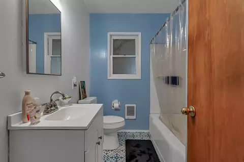 Bath - 790 Gold St, Redding, CA 96001 photo 1 of 1