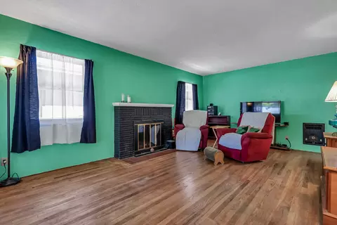 Living - 790 Gold St, Redding, CA 96001 photo 1 of 1