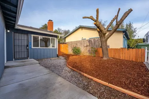 Exterior - 1156 Echo Rd, Redding, CA 96002 photo 2 of 6