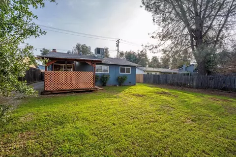 Exterior - 1156 Echo Rd, Redding, CA 96002 photo 5 of 6