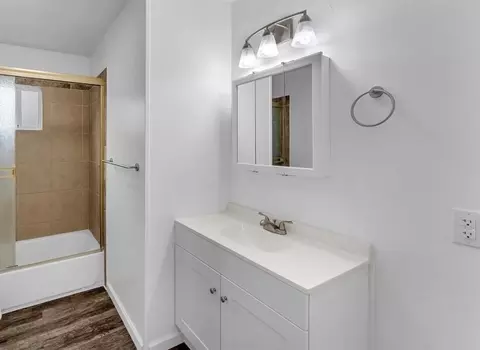 Bath - 1156 Echo Rd, Redding, CA 96002 photo 1 of 1