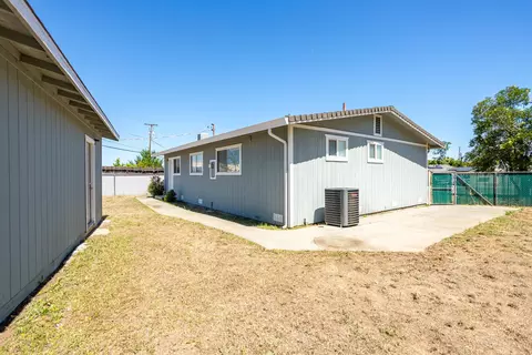 Exterior - 655 Wernmark Dr, Red Bluff, CA 96080 photo 3 of 7