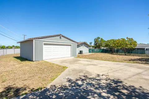 Exterior - 655 Wernmark Dr, Red Bluff, CA 96080 photo 2 of 7