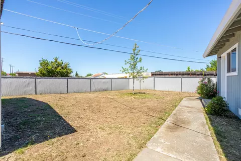 Exterior - 655 Wernmark Dr, Red Bluff, CA 96080 photo 5 of 7