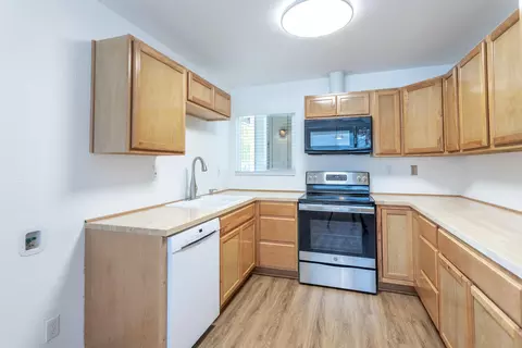 Kitchen - 655 Wernmark Dr, Red Bluff, CA 96080 photo 2 of 2