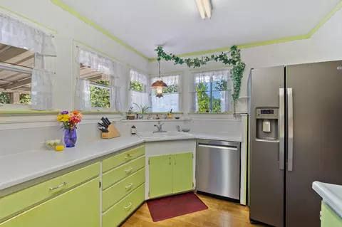 Kitchen - 541 Hartnell Ave, Redding, CA 96002 photo 3 of 4