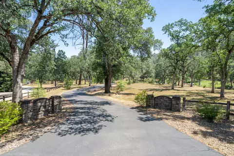 9109 Simmons Rd, Redding, CA 96001