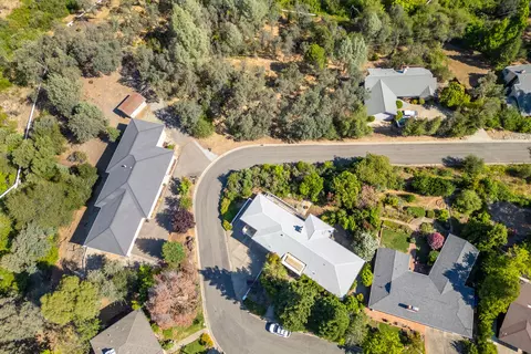 866 Pioneer Dr, Redding, CA 96001 photo 4