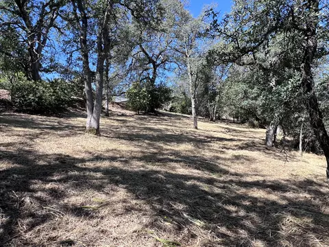 866 Pioneer Dr, Redding, CA 96001 photo 2