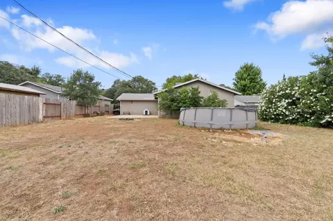 Exterior - 1289 Hemlock Ave, Anderson, CA 96007 photo 4 of 5