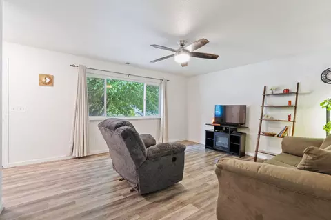 Living - 1289 Hemlock Ave, Anderson, CA 96007 photo 1 of 2
