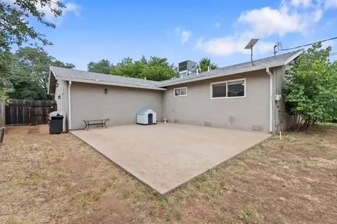 Exterior - 1289 Hemlock Ave, Anderson, CA 96007 photo 3 of 5