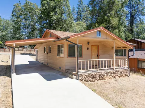 81 Hawthorne St, Weaverville, CA 96093