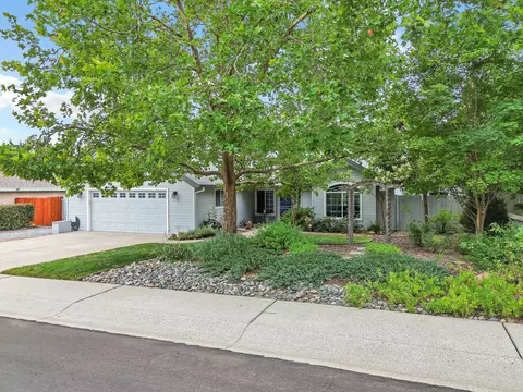 Exterior - 3355 Landmark Ct, Redding, CA 96003 photo 2 of 13