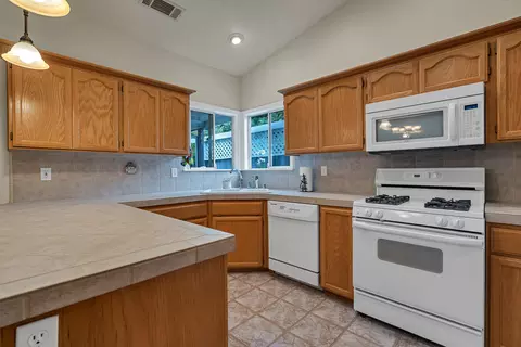 Kitchen - 3355 Landmark Ct, Redding, CA 96003 photo 2 of 3