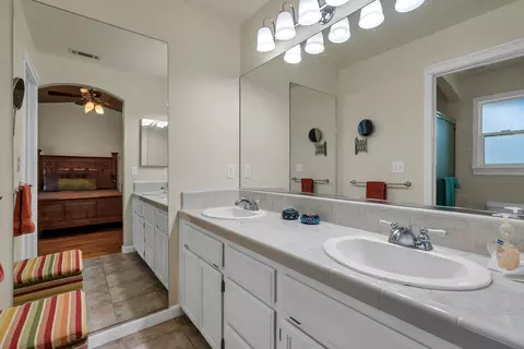 Bath - 3355 Landmark Ct, Redding, CA 96003 photo 1 of 3