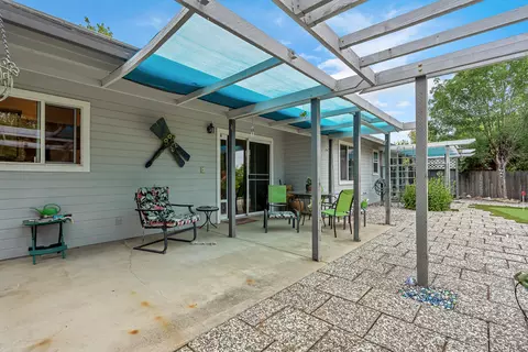 Exterior - 3355 Landmark Ct, Redding, CA 96003 photo 6 of 13