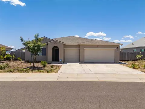 2540 Schumacher St, Redding, CA 96002