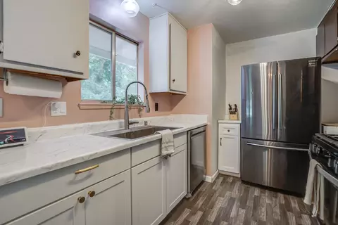 Kitchen - 2575 Lupine St, Anderson, CA 96007 photo 4 of 4