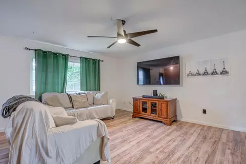 Living - 2575 Lupine St, Anderson, CA 96007 photo 1 of 2