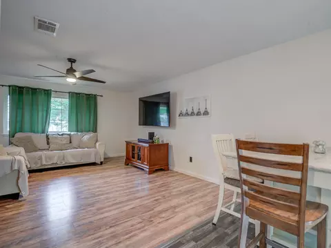 Living - 2575 Lupine St, Anderson, CA 96007 photo 2 of 2