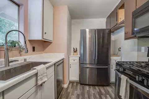 Kitchen - 2575 Lupine St, Anderson, CA 96007 photo 2 of 4
