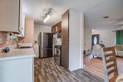 Kitchen - 2575 Lupine St, Anderson, CA 96007 photo 3 of 4