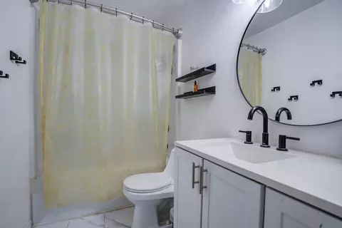 Bath - 2575 Lupine St, Anderson, CA 96007 photo 1 of 3