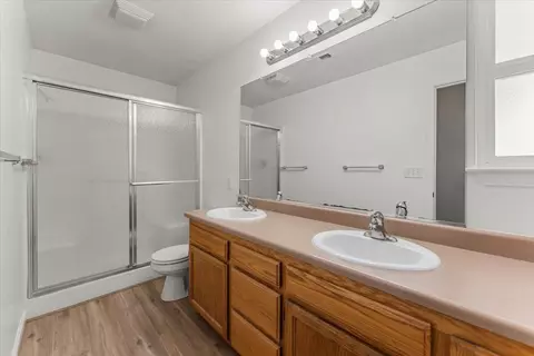 Bath - 5 Gurnsey Ave, Red Bluff, CA 96080 photo 1 of 2