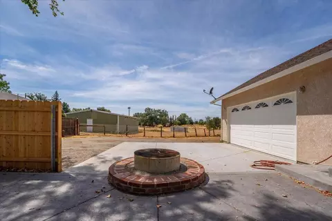Exterior - 5 Gurnsey Ave, Red Bluff, CA 96080 photo 3 of 10