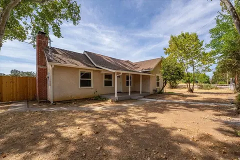 Exterior - 5 Gurnsey Ave, Red Bluff, CA 96080 photo 2 of 10