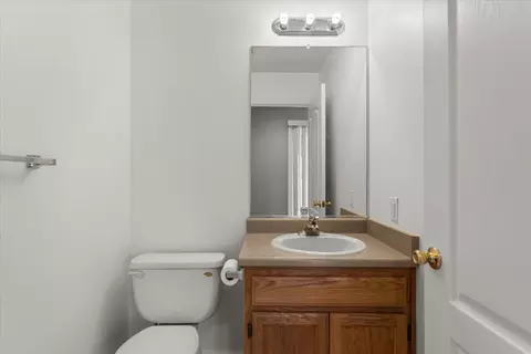 Bath - 5 Gurnsey Ave, Red Bluff, CA 96080 photo 2 of 2