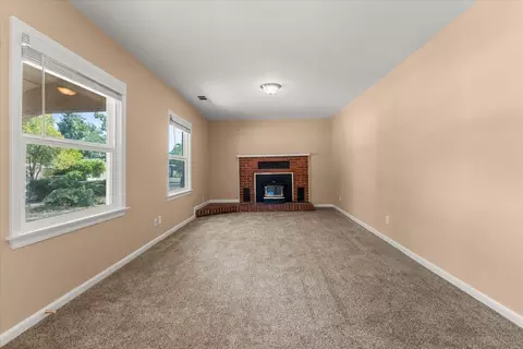 Living - 5 Gurnsey Ave, Red Bluff, CA 96080 photo 2 of 4